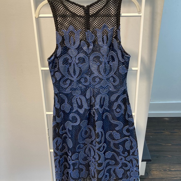 julia jordan Dresses & Skirts - Julia Jordan, size 6. Black and blue, midi Cocktail dress with lace overlay.